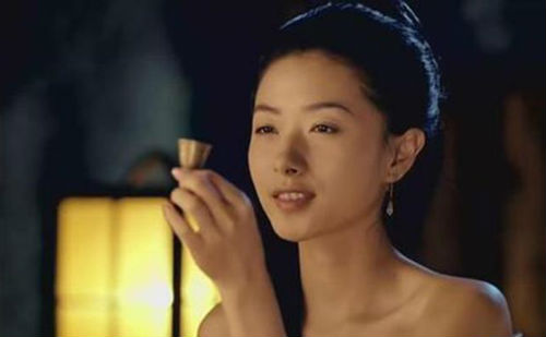 女子忧愁的样子