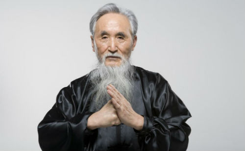 练太极拳的老者