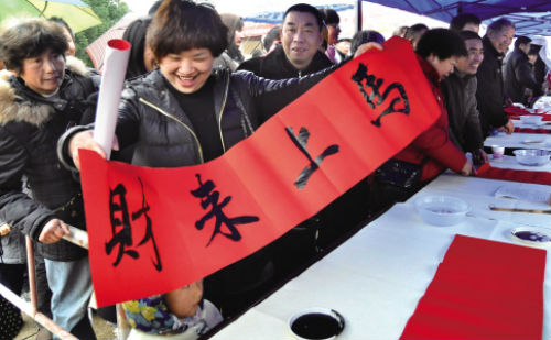 女子露出了心满意足的表情