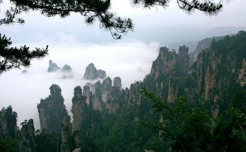 张家界高山峻岭