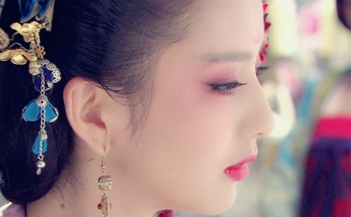 女子侧颜