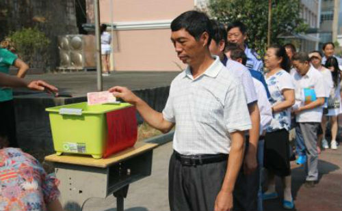 师生慷慨解囊献爱心